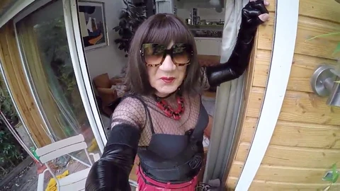 Dominant shemale uses submissive she-creature in latex for extreme pleasure