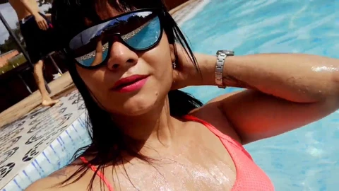 La belleza TS Angelique comparte todos sus videos cortos y calientes en una recopilación gratuita