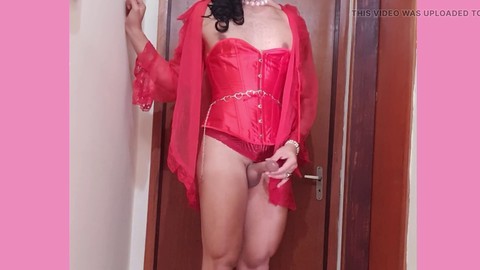 Assassino e affascinante in corsetto e tacchi