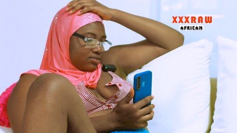 Novata con pechos grandes recibe una salvaje penetración anal