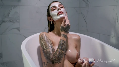 Famous model indulges in a relaxing bath and shaving session